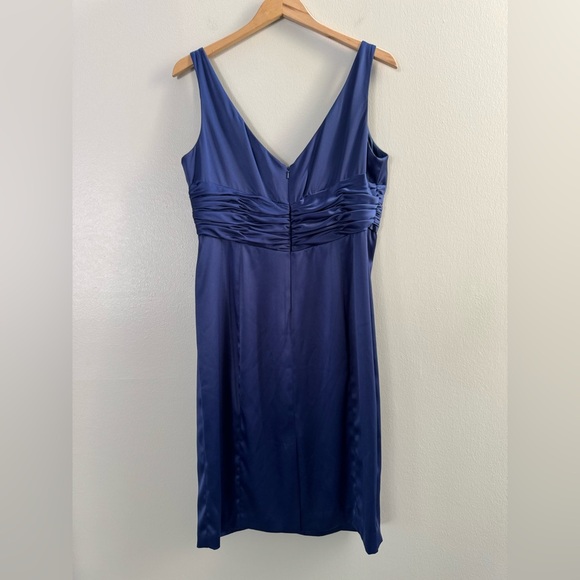 Jones Wear Navy Blue Satin Sleeveless V-Neck Evening Formal Party Dress Women 14 - Picture 3 of 8